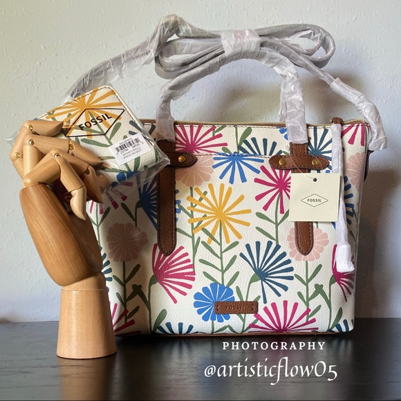 I’m Selling THIS Felicity Purse And Wallet Set! - Picture 3 of 9